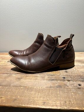 Women’s Bueno Brown Chelsea Slip-On Leather Boots